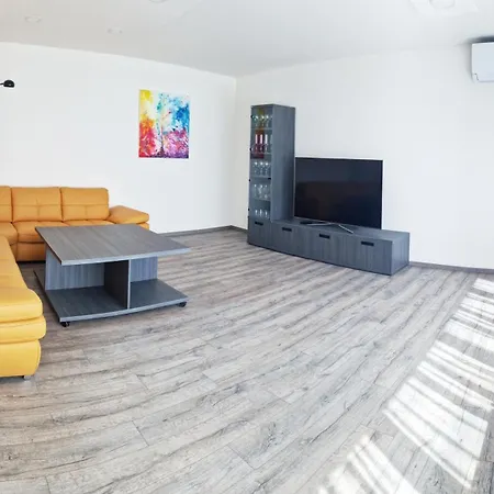 Relax Pod Javorem